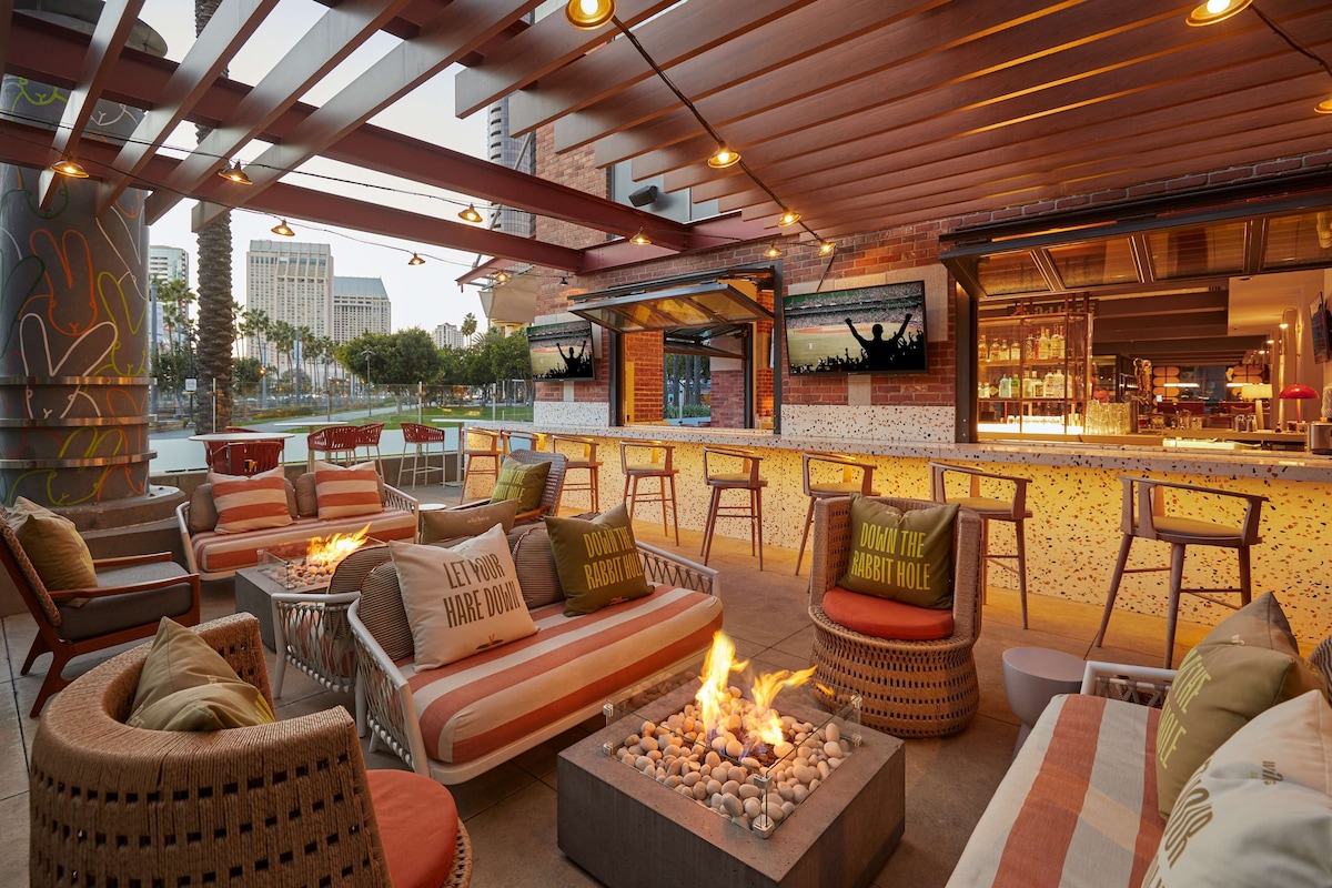 Hilton San Diego Gaslamp Quarter - Photo 1