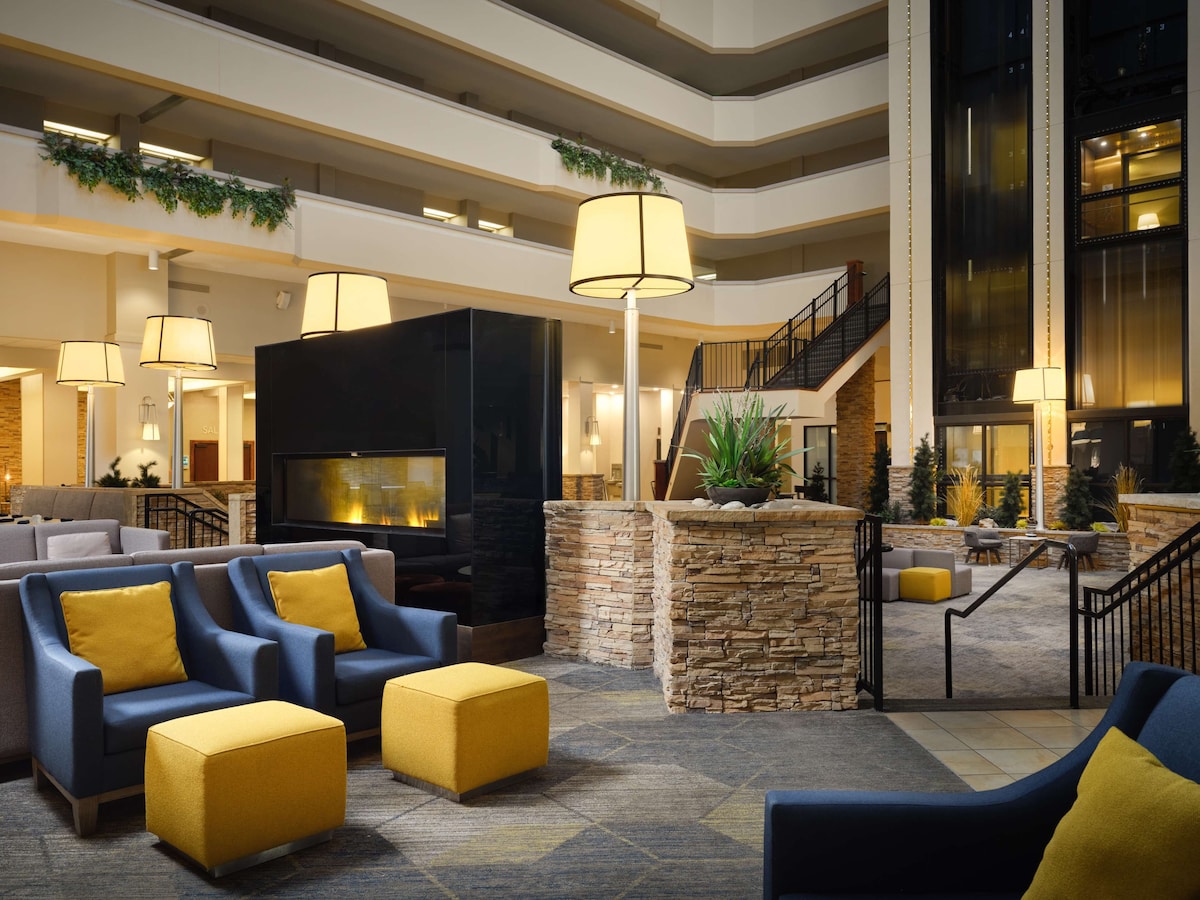 Hilton Fort Collins - Photo 1