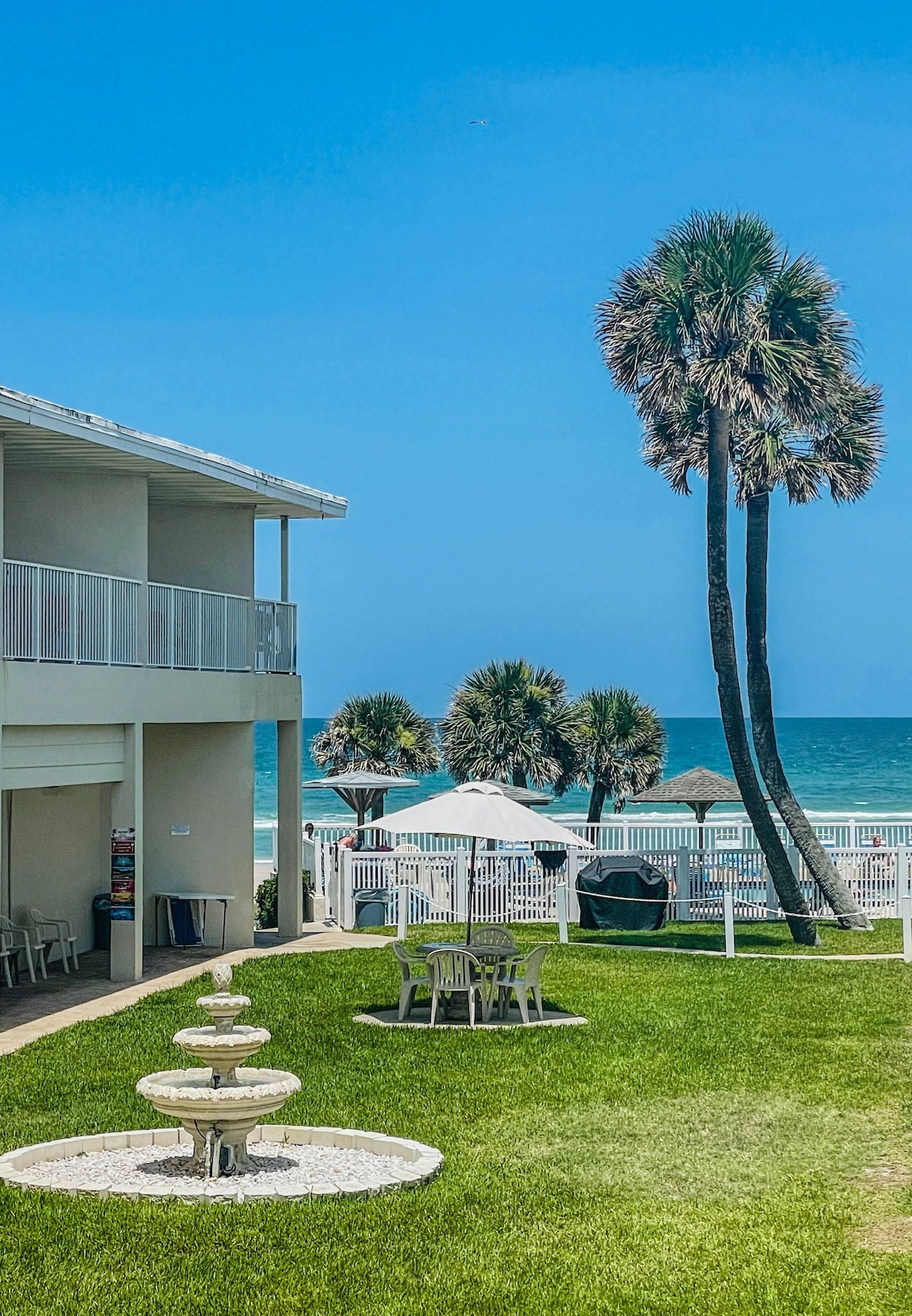 Ocean Court Beachfront Hotel - Photo 1