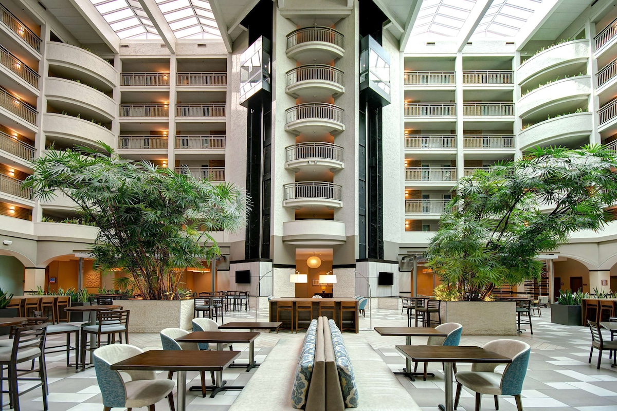 Embassy Suites by Hilton Jacksonville Baymeadows - Photo 1