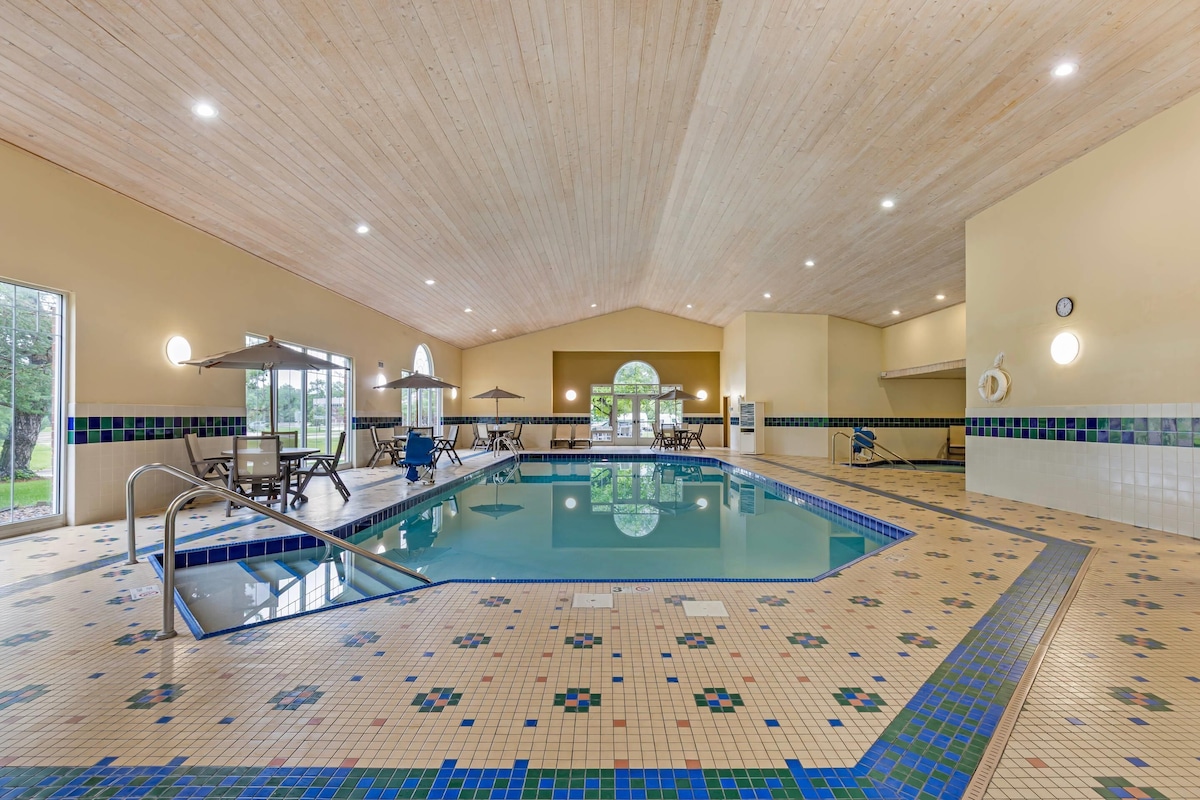Country Inn & Suites by Radisson, Des Moines West, IA - Photo 1