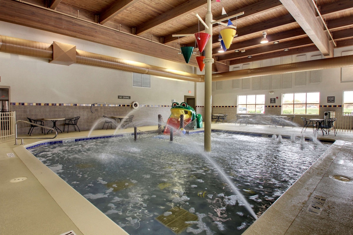 Hampton Inn & Suites Chicago/Aurora - Photo 1
