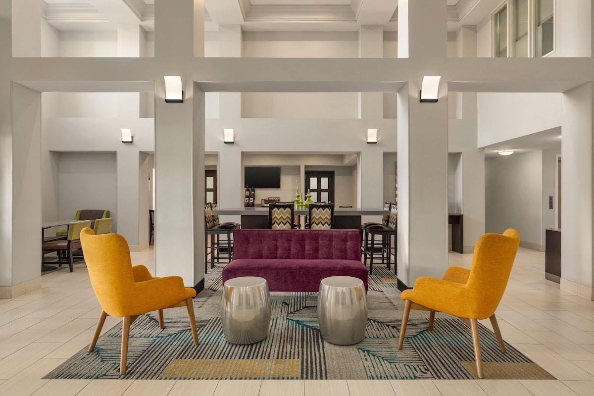 La Quinta Inn & Suites by Wyndham Fairfield - Napa Valley - Photo 1