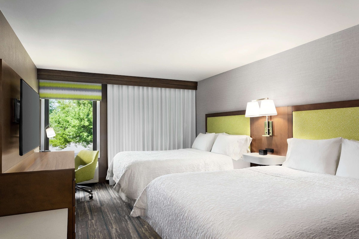 Hampton Inn Milwaukee Brookfield - Photo 1