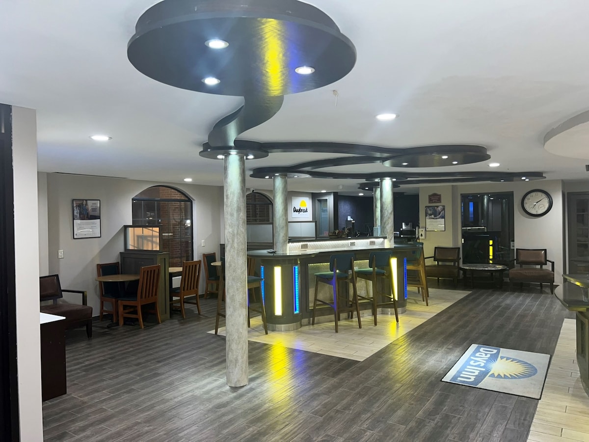 Days Inn by Wyndham Fayetteville - Photo 1