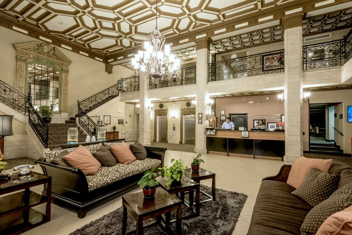 Hampton Inn & Suites Montgomery-Downtown - Photo 1