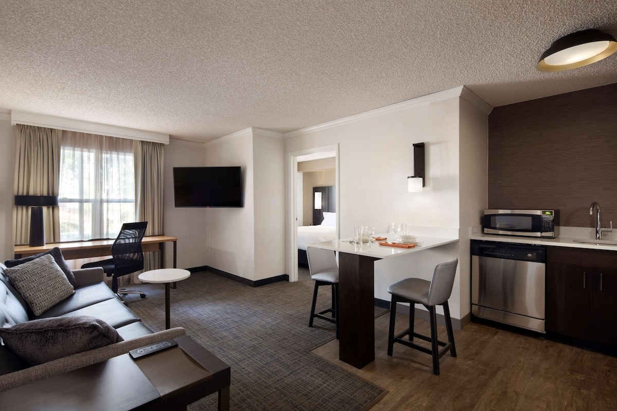 Sonesta ES Suites Fresno - Photo 1