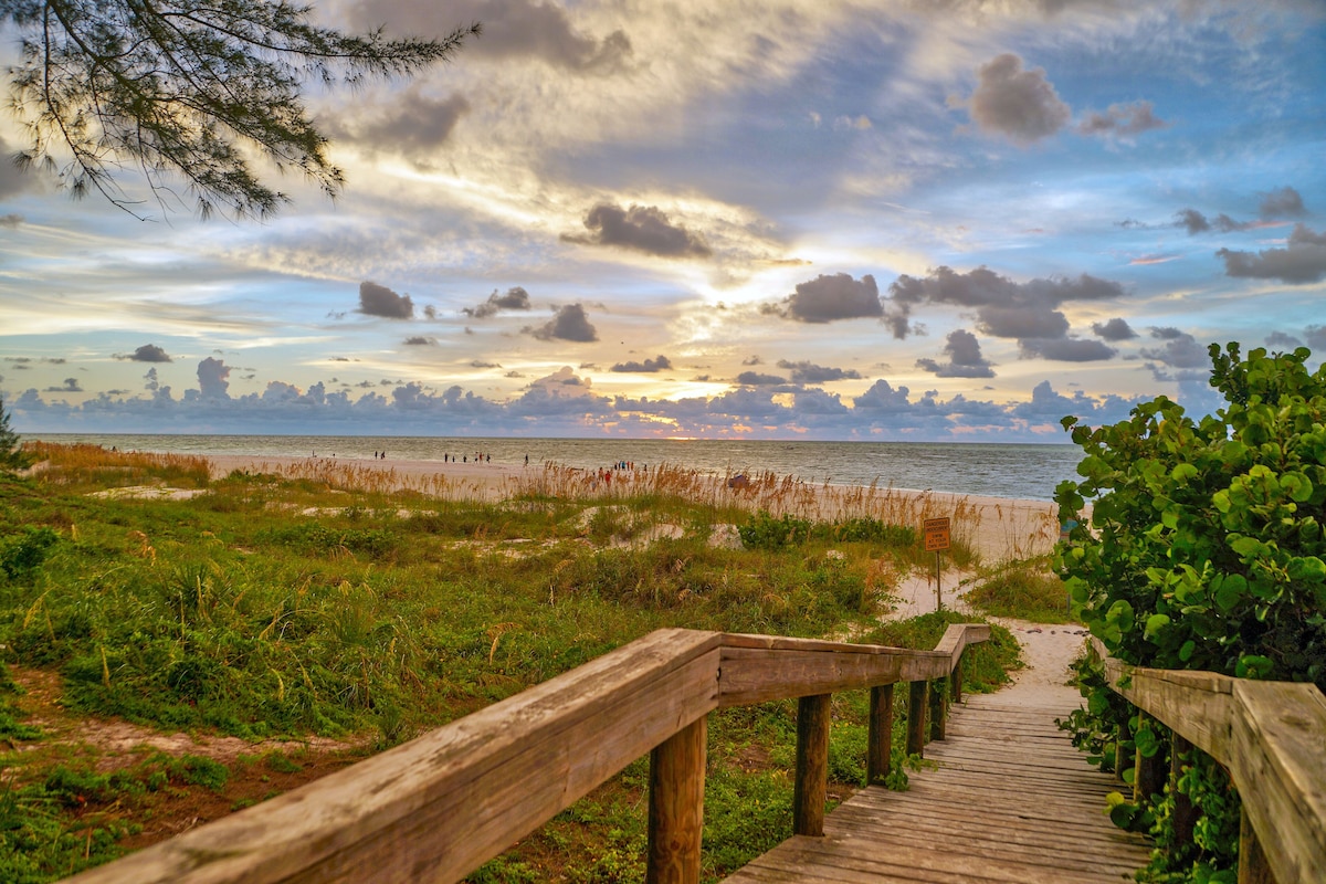 Haley's at Anna Maria Island Inn - Photo 1