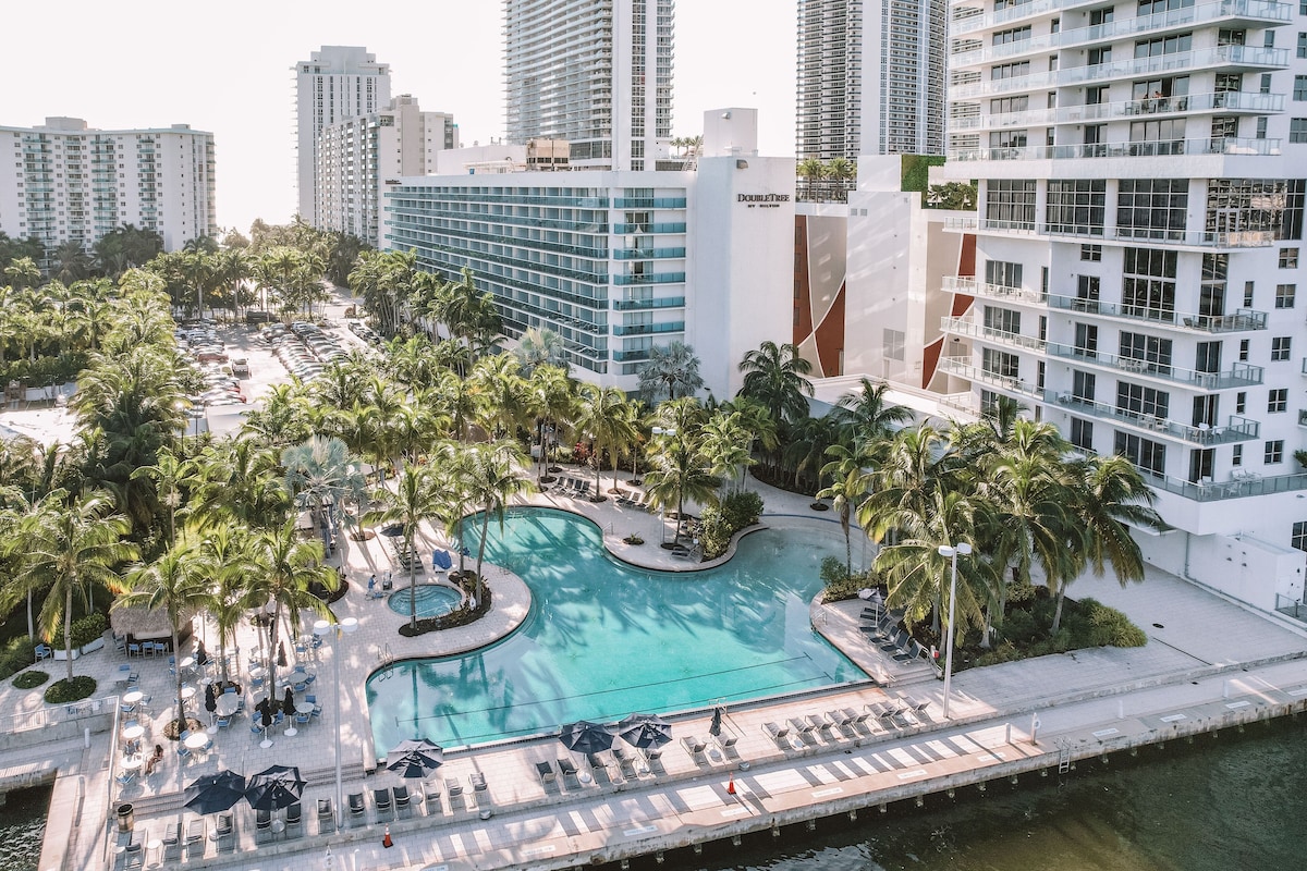 DoubleTree Resort by Hilton Hollywood Beach - Photo 1