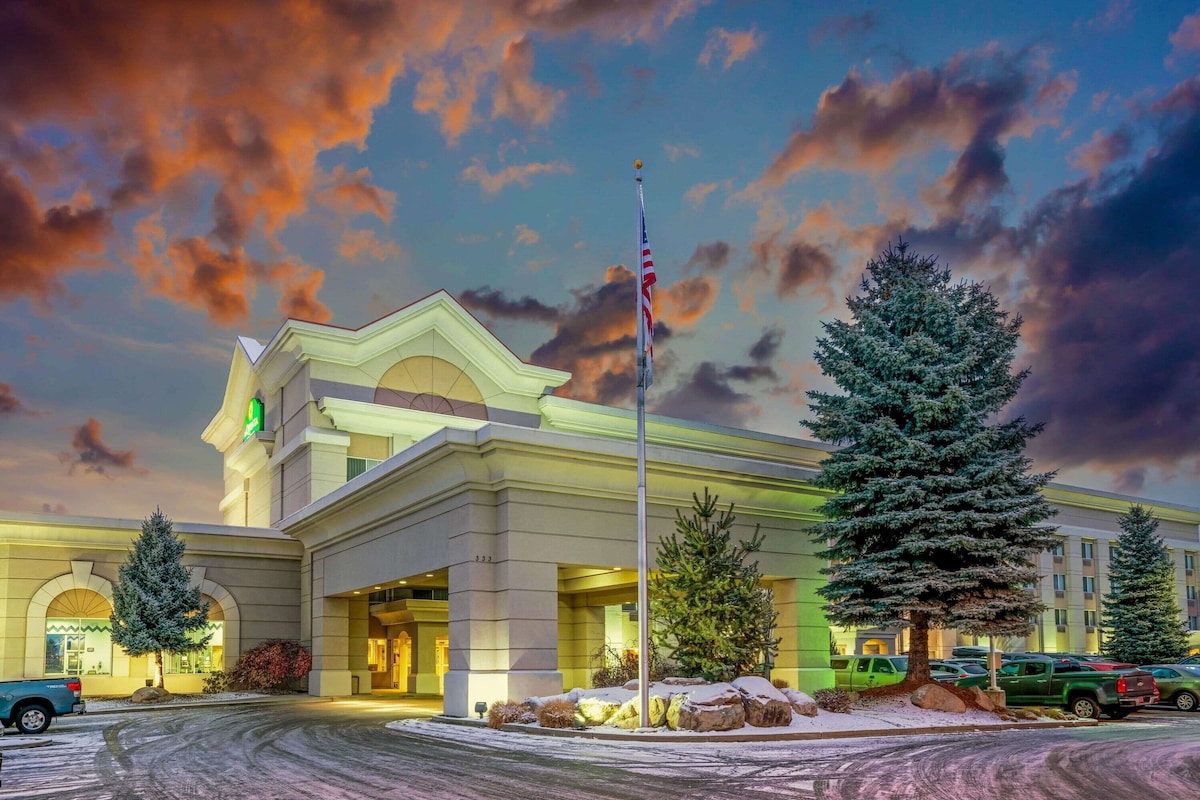 La Quinta Inn & Suites by Wyndham Coeur d Alene - Photo 1