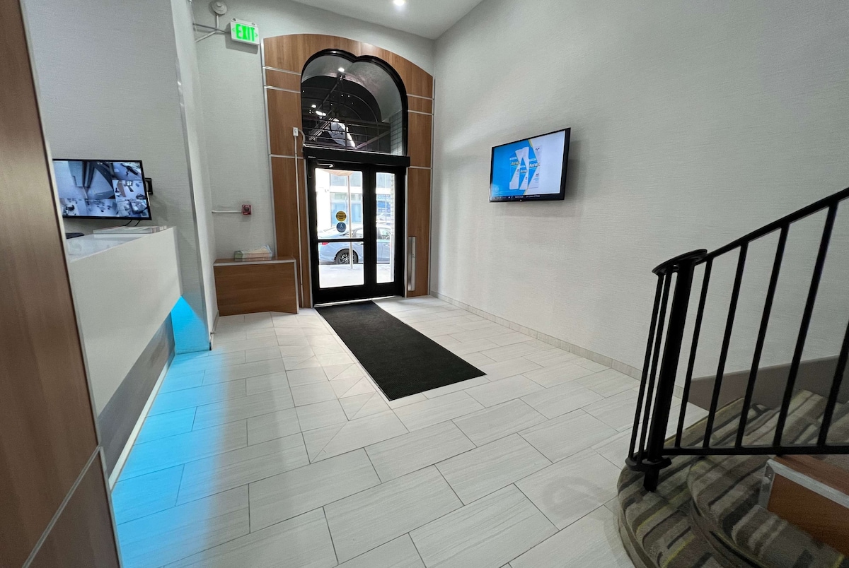 Super 8 by Wyndham San Francisco/Union Square Area - Photo 1