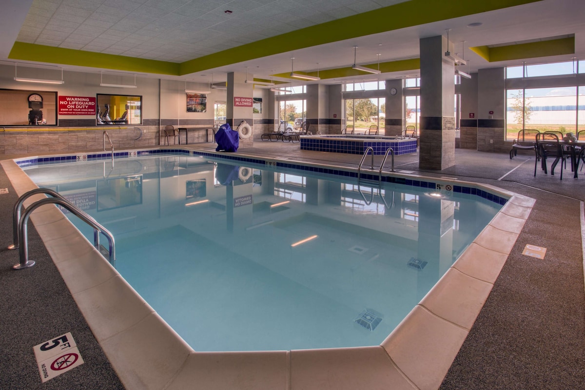 Drury Inn & Suites Huntsville at the Space & Rocket Center - Photo 1