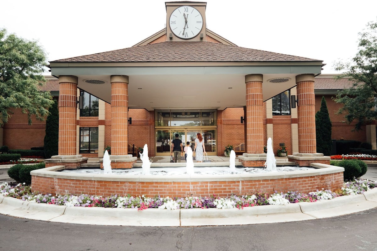 Ann Arbor Regent Hotel & Suites - Photo 1