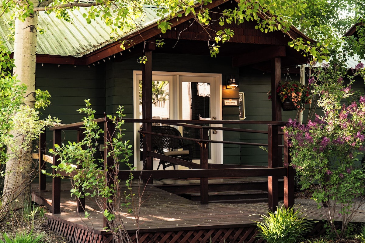 Huff House Inn and Cabins - Photo 1