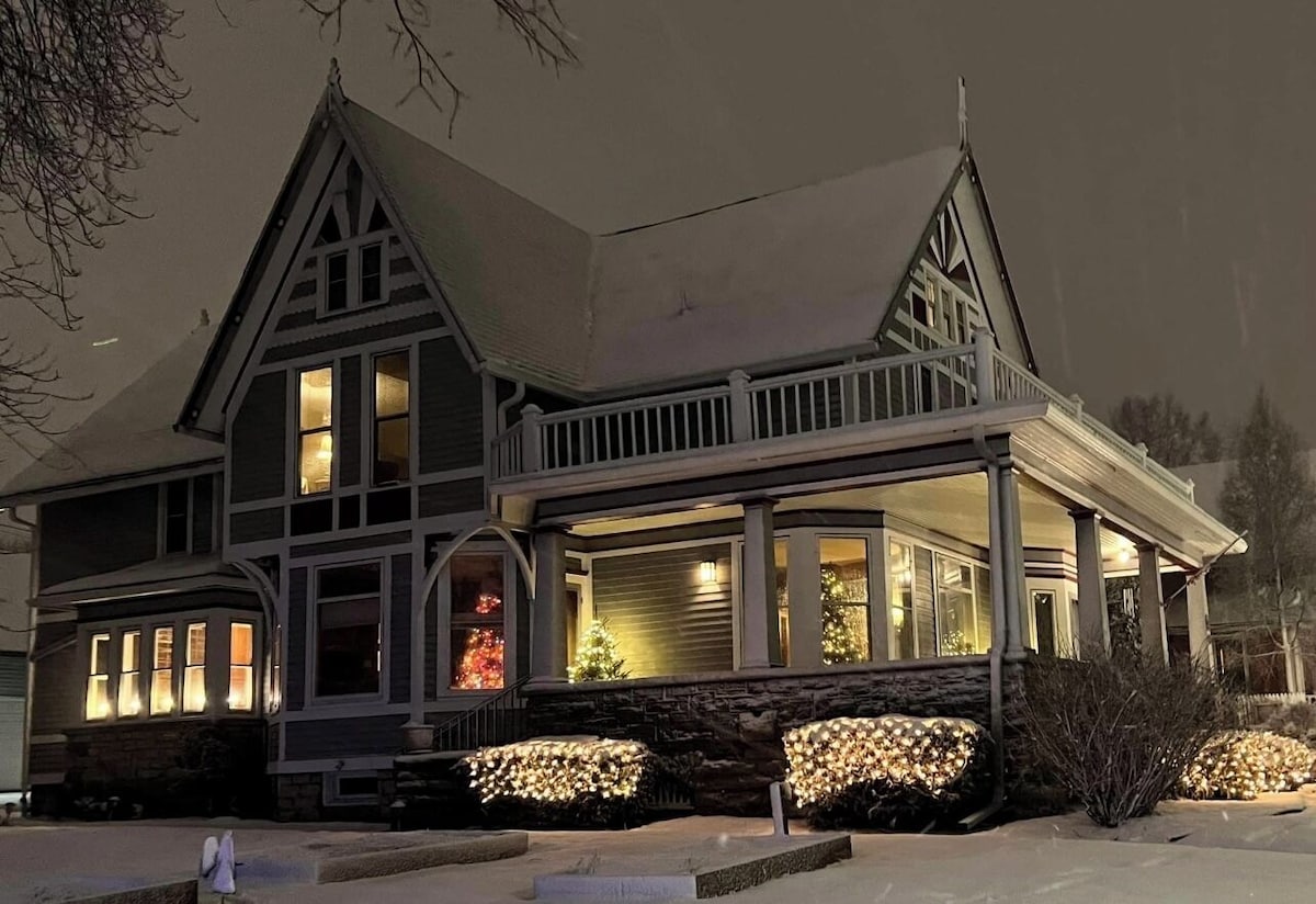 Astor House - Photo 1