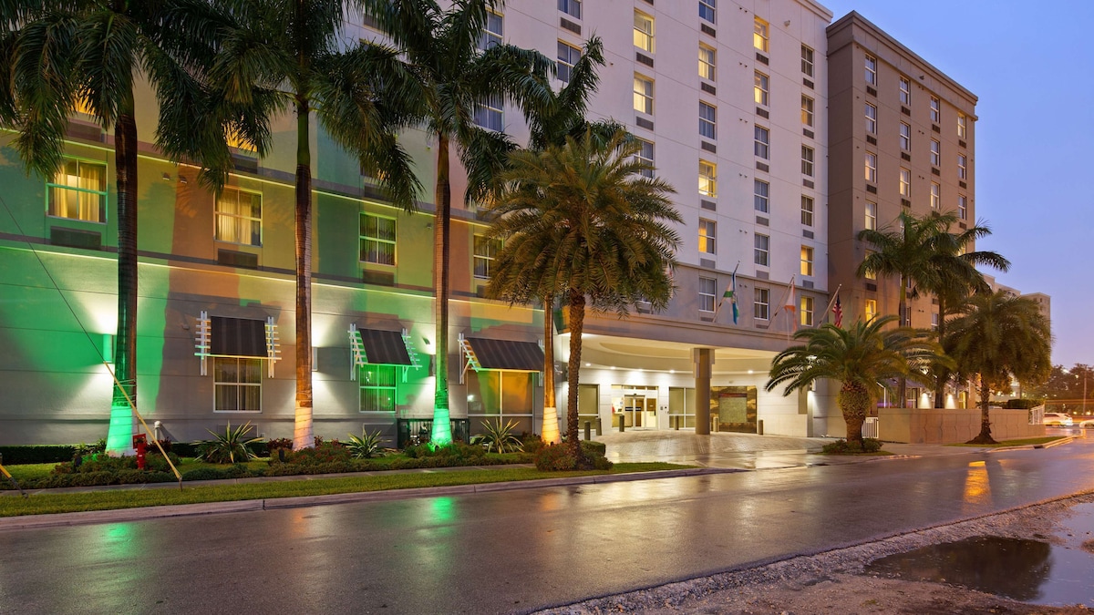 Best Western Plus Miami Intl Airport Hotel & Suites Coral Gables - Photo 1