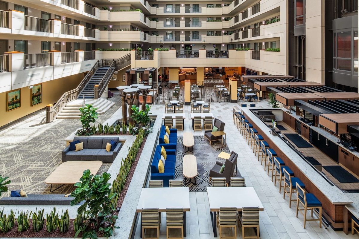 Embassy Suites by Hilton Sacramento Riverfront Promenade - Photo 1