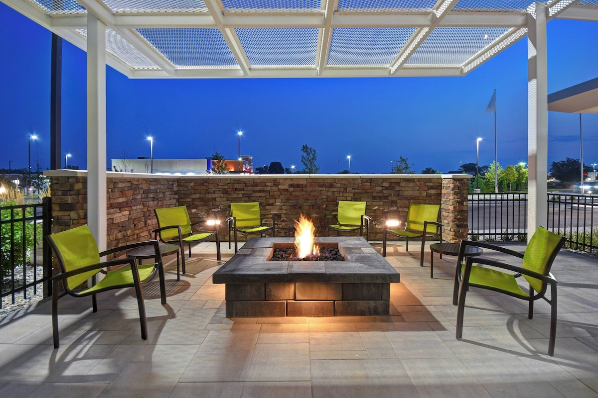 SpringHill Suites by Marriott Holland - Photo 1