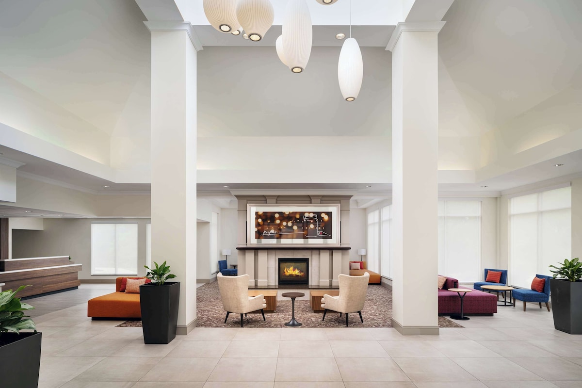 Hilton Garden Inn Huntsville South/Redstone Arsenal - Photo 1