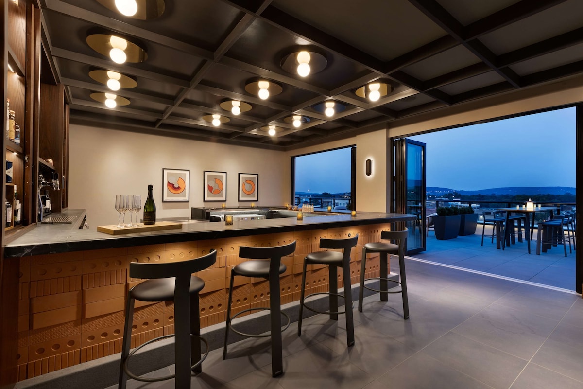 106 Jefferson Huntsville, Curio Collection by Hilton - Photo 1