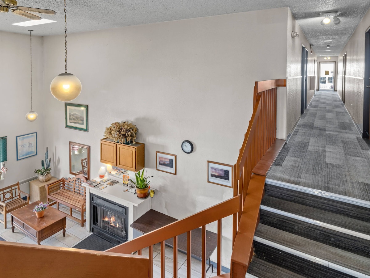 Luxury Inn - Photo 1