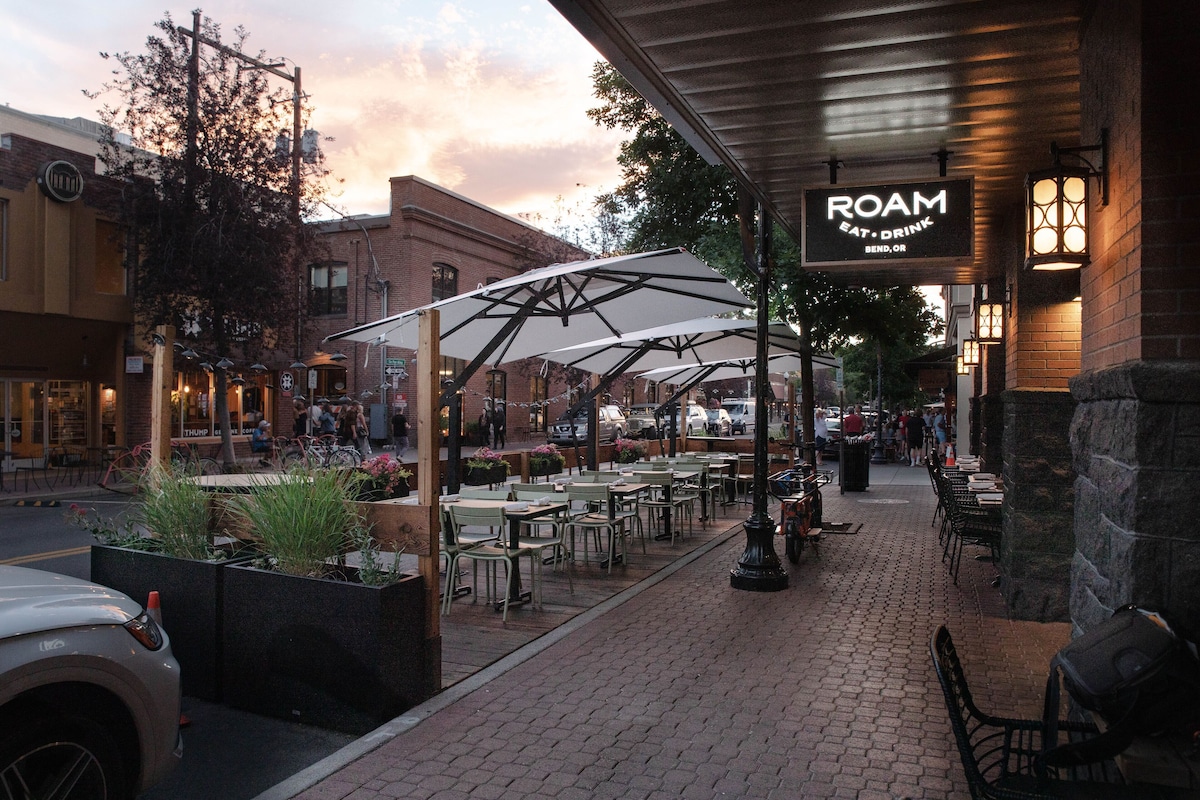 Oxford Hotel Bend - Photo 1