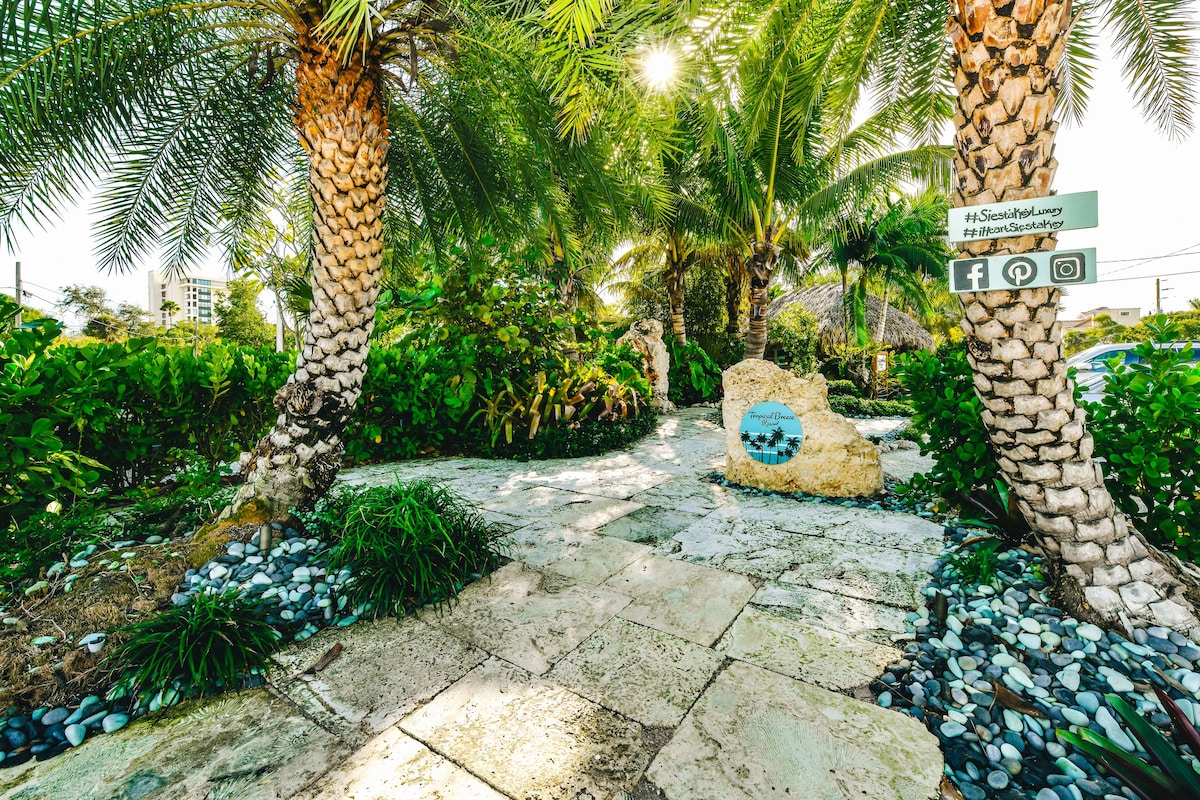 Tropical Breeze Resort - Photo 1