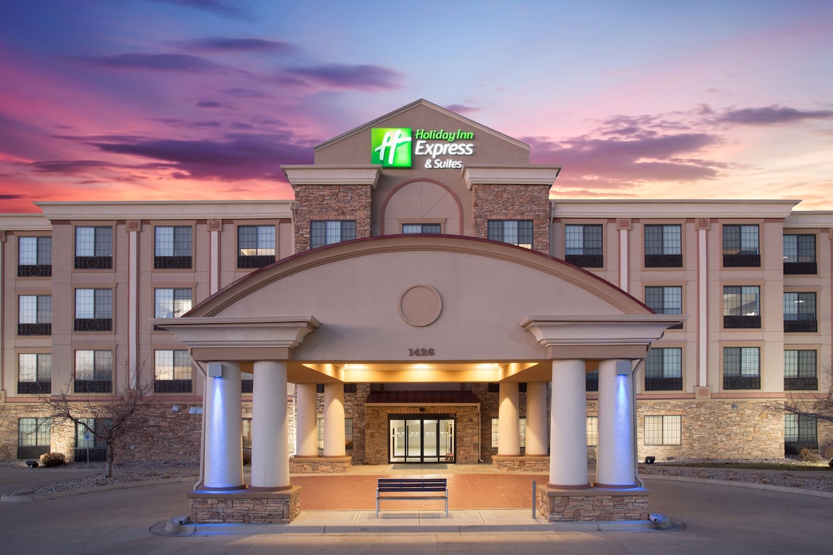 Holiday Inn Express & Suites Ft. Collins By IHG - Photo 1