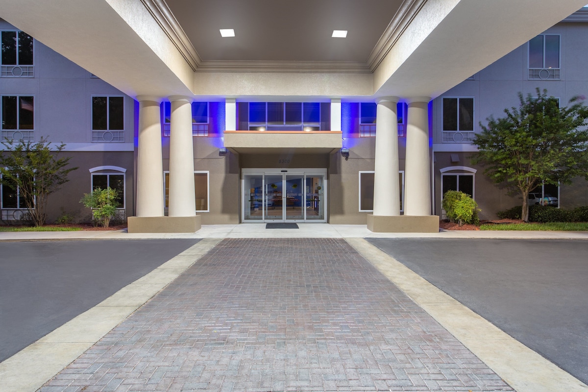 Holiday Inn Express & Suites Silver Springs-ocala By IHG - Photo 1