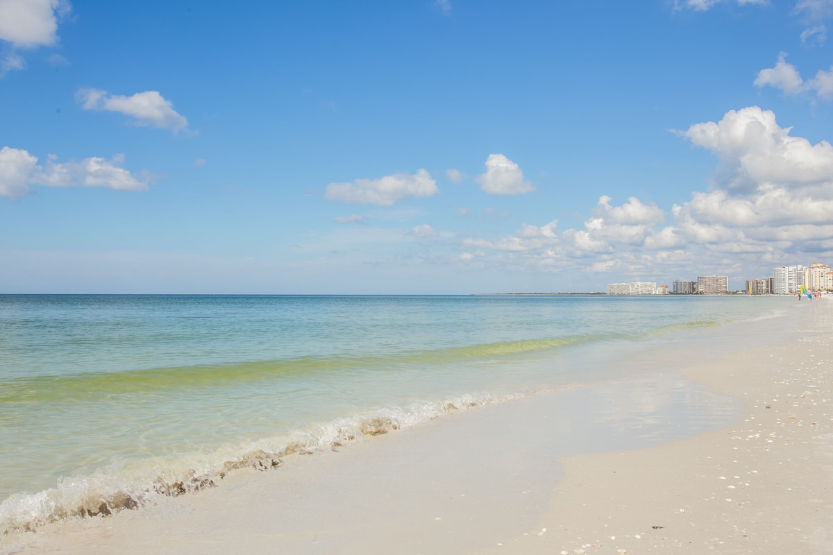 Marco Beach Vacation Suites - Photo 1