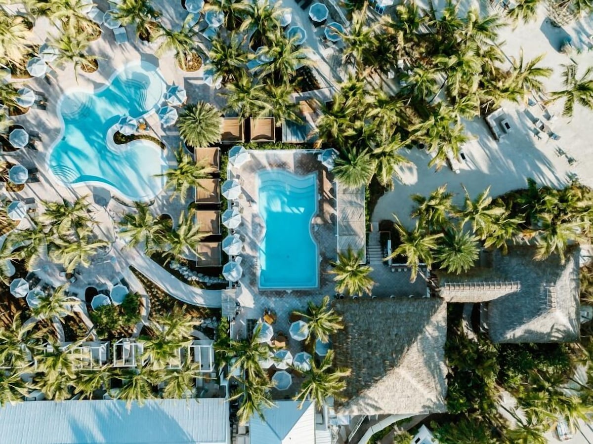 Islander Resort - Photo 1