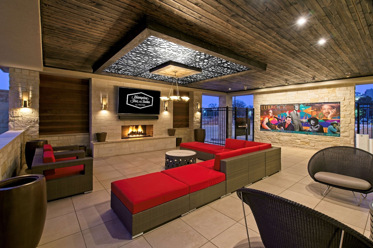 Hampton Inn & Suites Lubbock University - Photo 1
