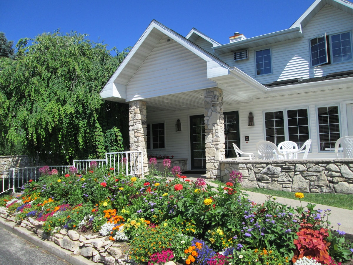 Homestead Suites - Photo 1