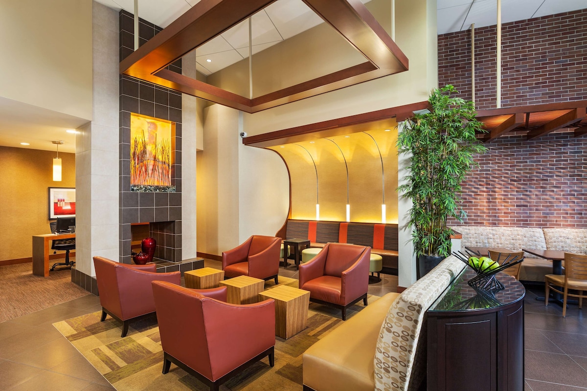 Hyatt Place San Diego/Vista-Carlsbad - Photo 1