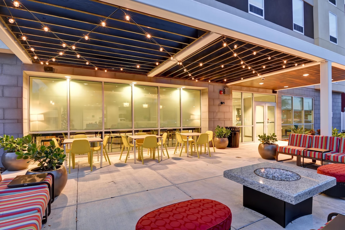 Home2 Suites by Hilton Tampa USF Near Busch Gardens - Photo 1