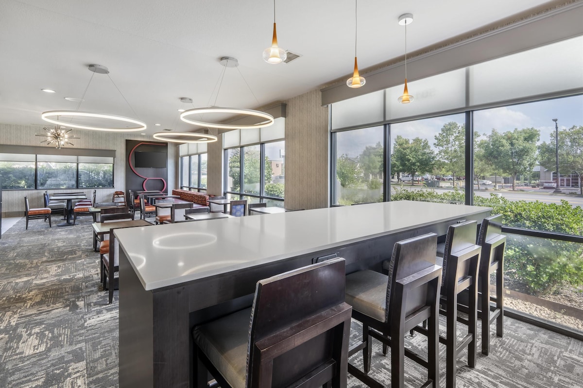 Best Western Plus Castlerock Inn & Suites - Photo 1
