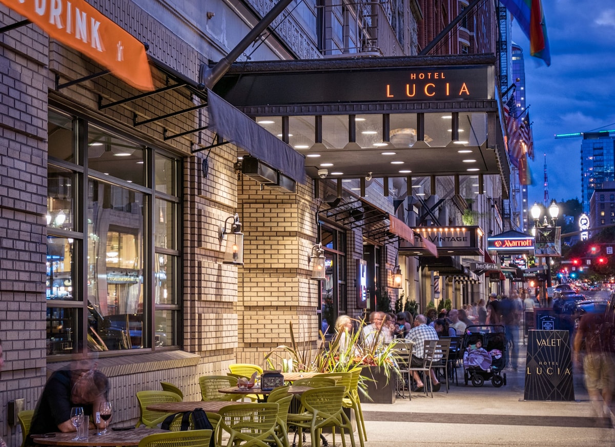 Hotel Lucia - Photo 1