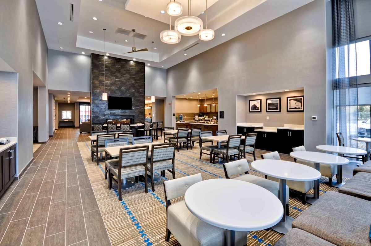 Homewood Suites By Hilton Cincinnati/west Chester - Photo 1