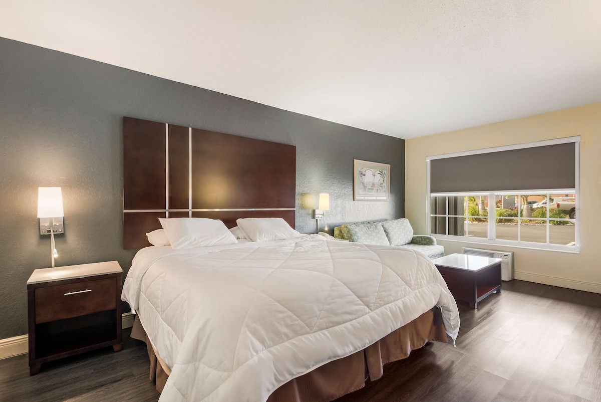 SureStay By Best Western Sarasota Lido Beach - Photo 1