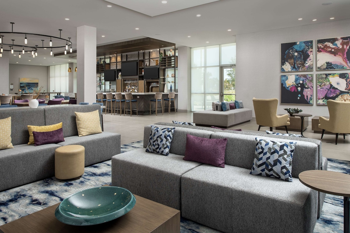 Hilton Garden Inn Pensacola Downtown - Photo 1