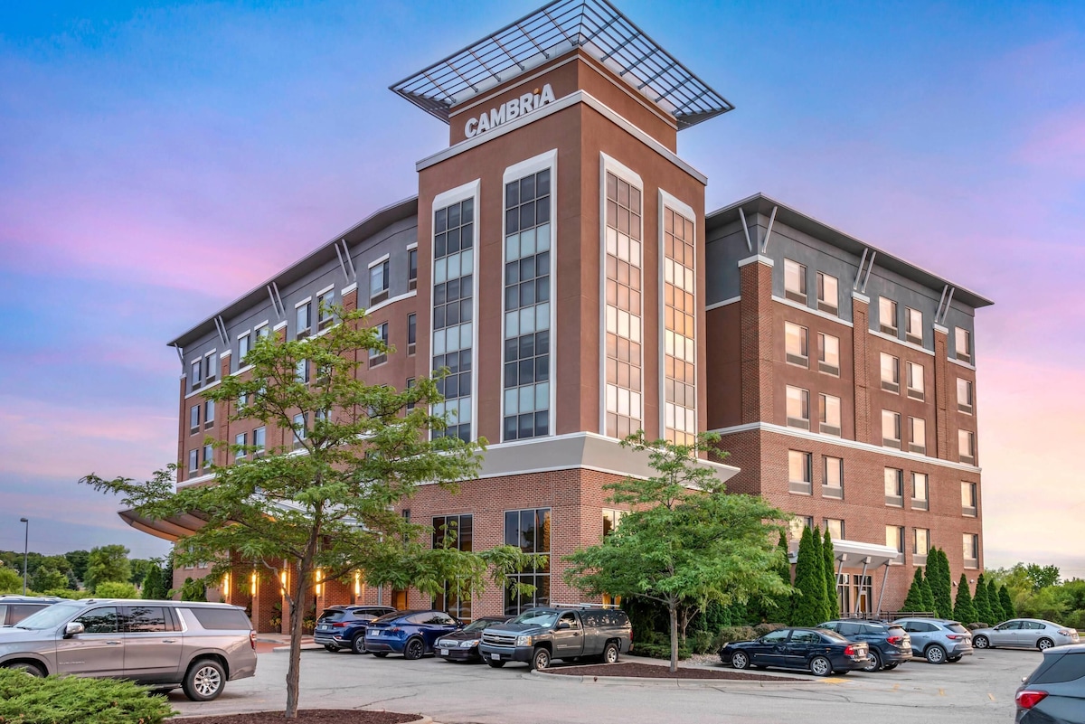 Cambria Hotel Madison East - Photo 1