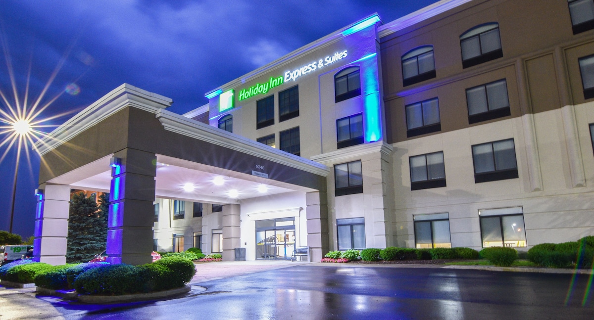 Holiday Inn Express & Suites Indianapolis Northwest By IHG - Photo 1