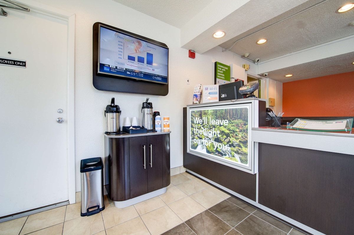 Motel 6 Seattle, WA - Airport - Photo 1