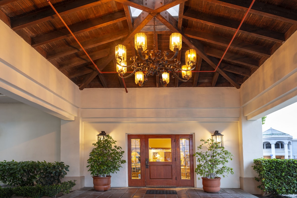 Clocktower Inn Ventura - Photo 1