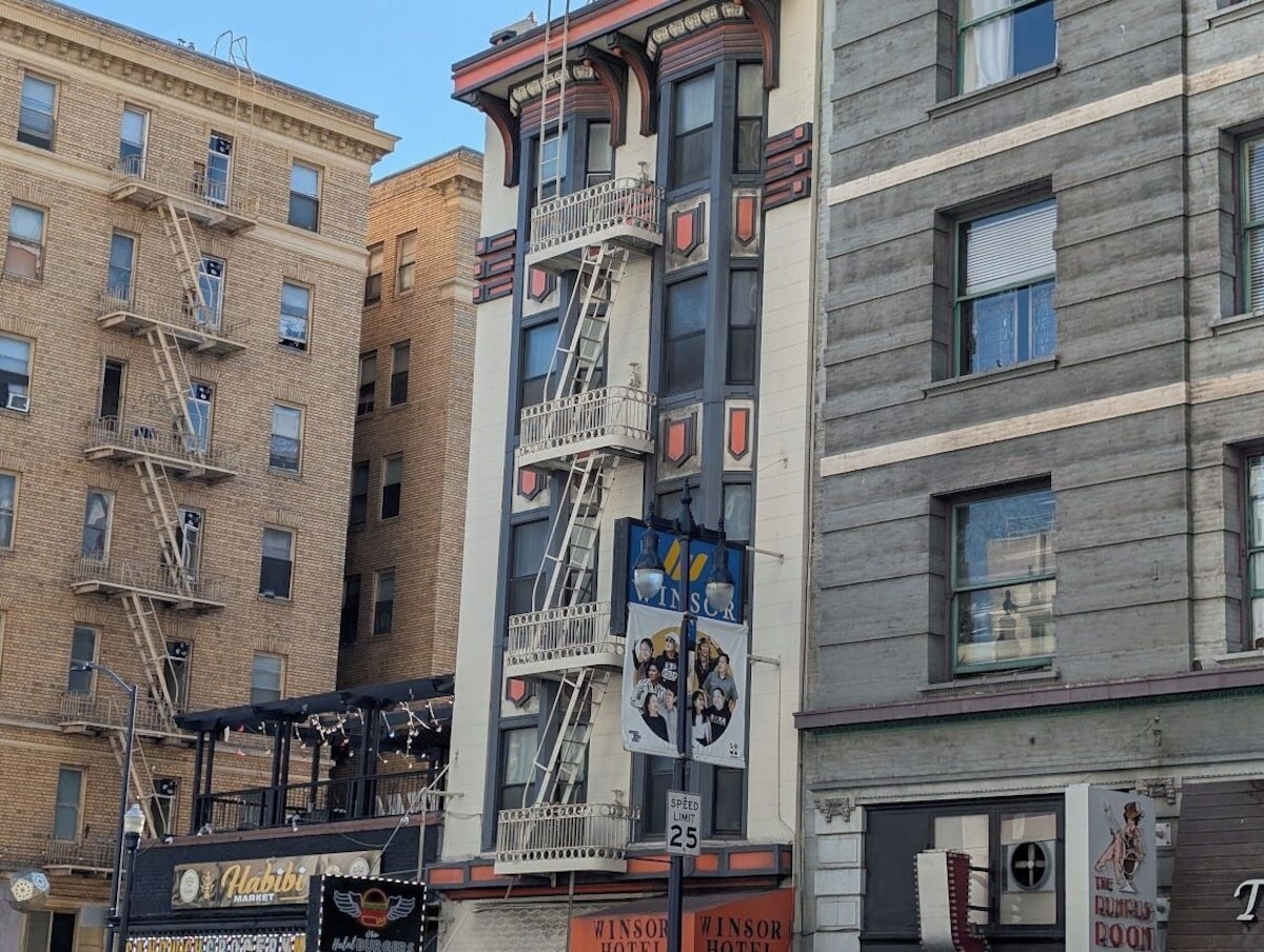 Winsor Hotel - Photo 1