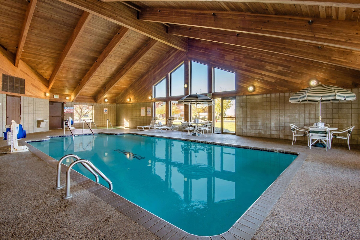 AmericInn by Wyndham Windsor Ft. Collins - Photo 1