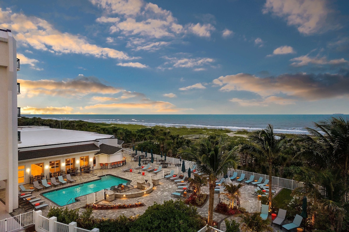 Hilton Garden Inn Cocoa Beach Oceanfront - Photo 1