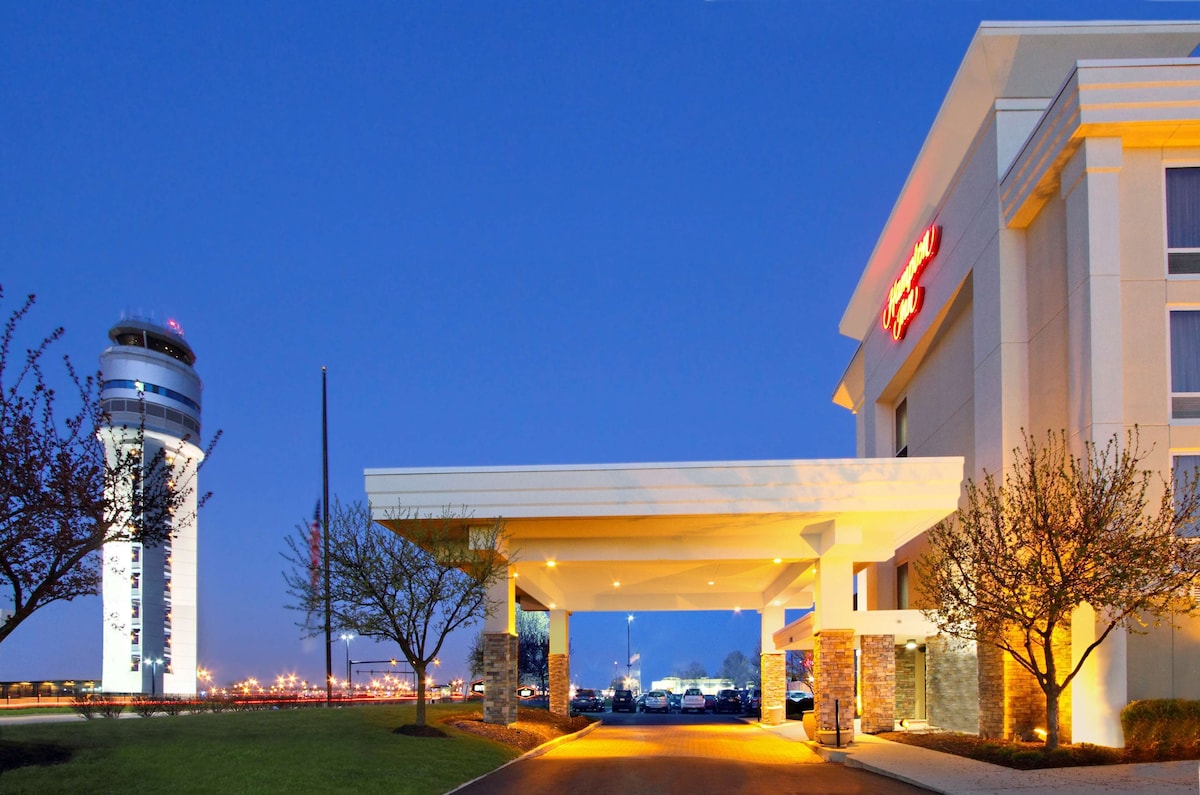 Hampton Inn Columbus-airport - Photo 1