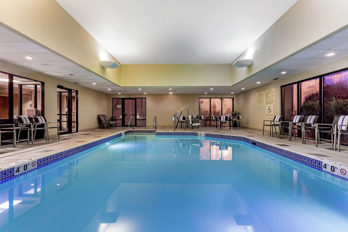 Hampton Inn Milwaukee-Airport - Photo 1