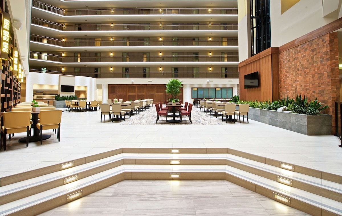 Embassy Suites By Hilton Portland Tigard - Photo 1